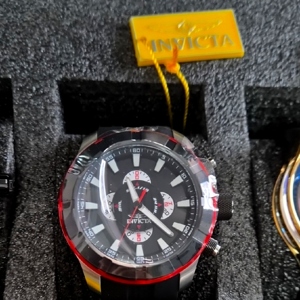 Invicta S1 Rally 18610 52 mm Chronograph – Black Silicone, Red Bezel